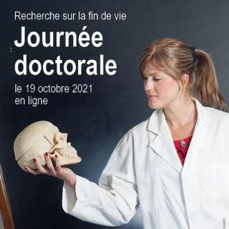 Affiche des journées doctorales 2021 représentant une jeune femme en blouse tenant un crâne