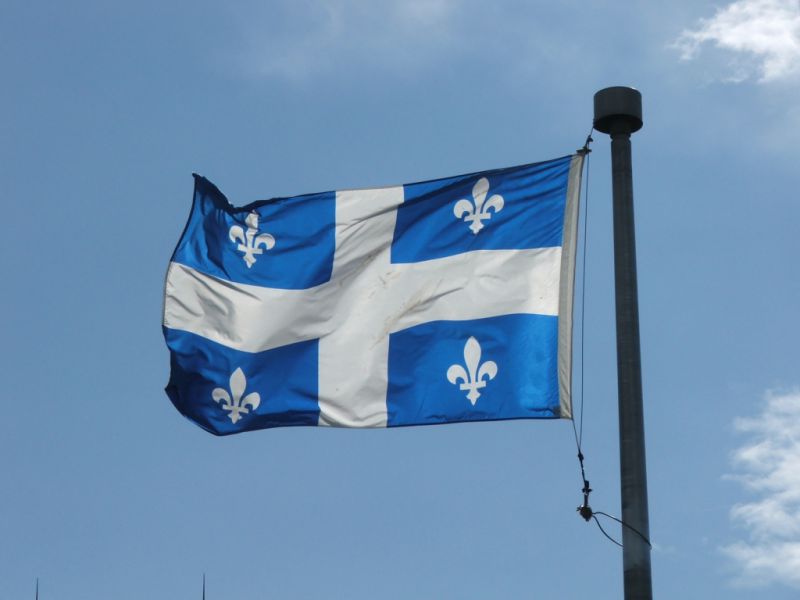Drapeau qu Québec par Dooblem - CC by Wikimedia commons
