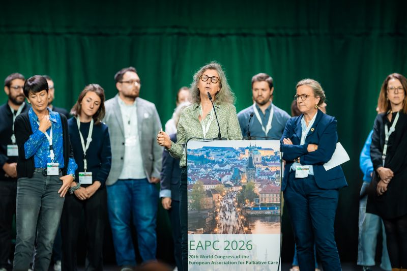 Discours d'annonce de la tenue du 22e congrès de l'EAPC en France avec Sarah Carvallo à la tribune